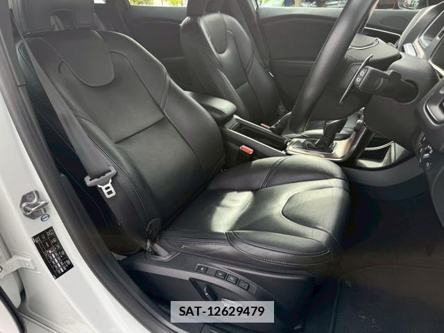 Volvo V40 2017-06 7814705-5