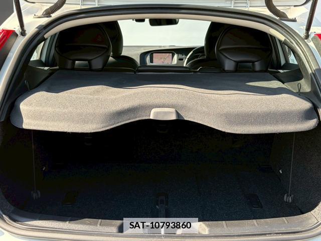 Volvo V40 2017-11 7814835-11