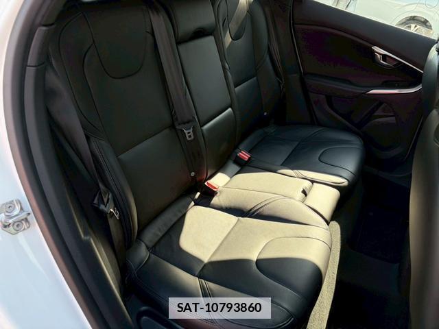 Volvo V40 2017-11 7814835-13