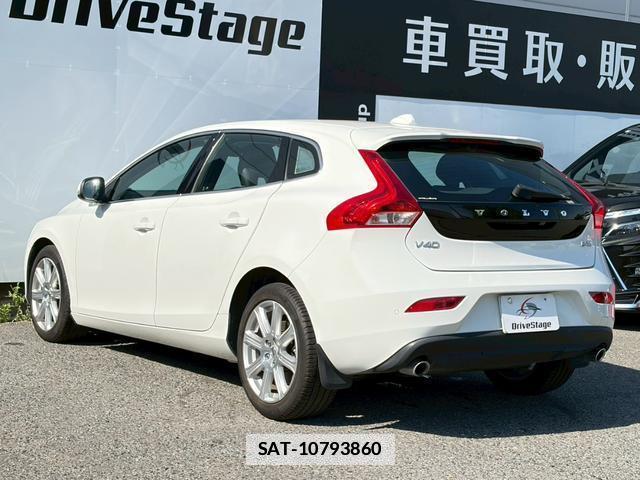 Volvo V40 2017-11 7814835-15