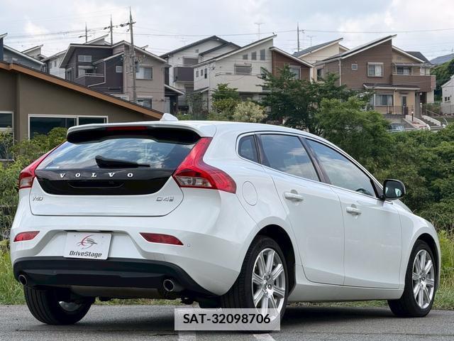 Volvo V40 2017-03 7816239-10