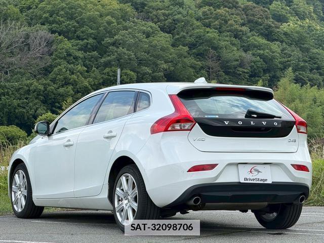 Volvo V40 2017-03 7816239-11