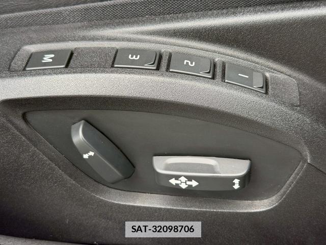 Volvo V40 2017-03 7816239-15