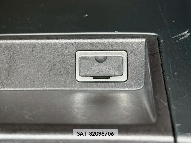 Volvo V40 2017-03 7816239-16