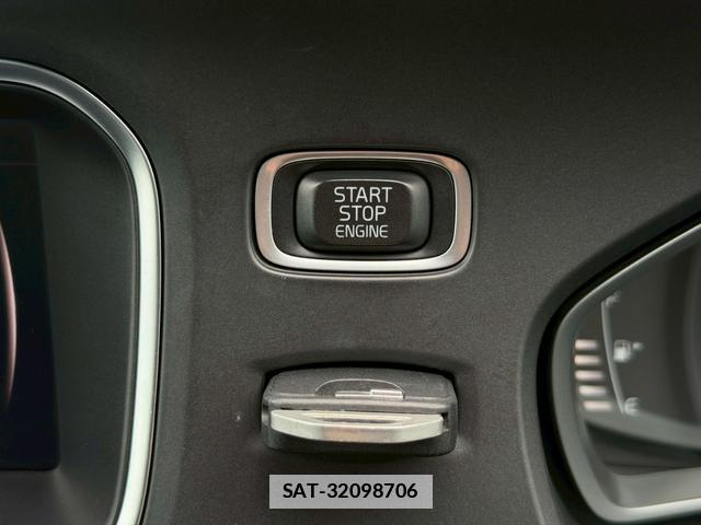 Volvo V40 2017-03 7816239-19