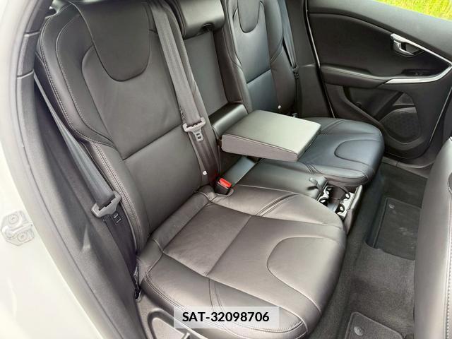 Volvo V40 2017-03 7816239-3