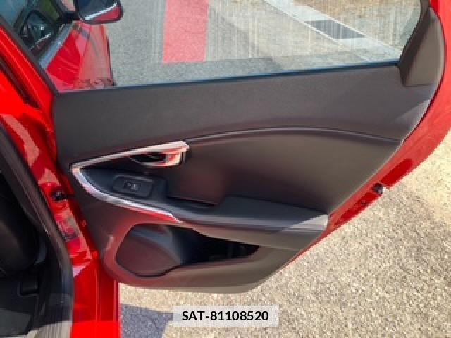 Volvo V40 2018-11 7817218-17