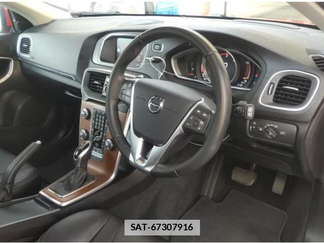 Volvo V40 2019-09 7817254-2