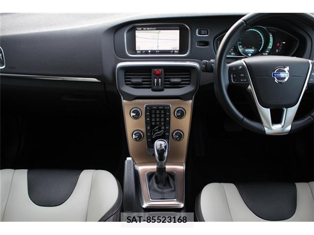 Volvo V40 2014-08 7817459-14