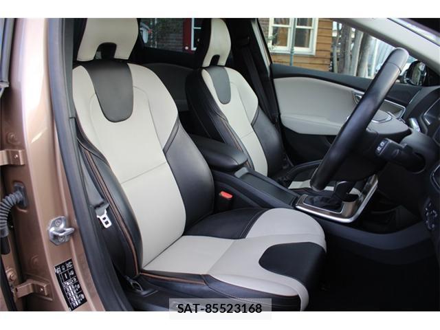 Volvo V40 2014-08 7817459-6