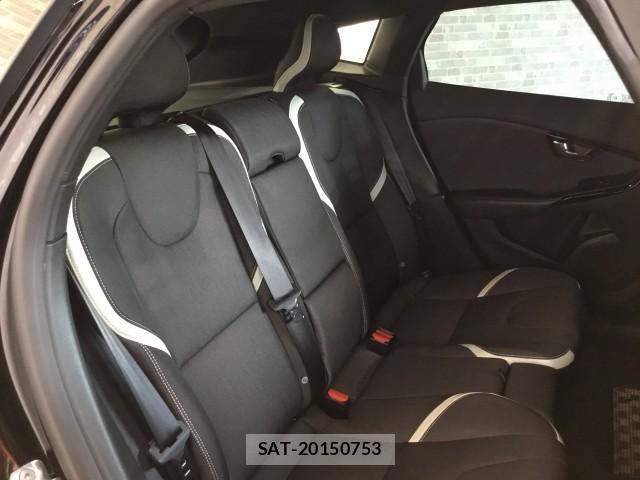 Volvo V40 2019-02 7817835-10