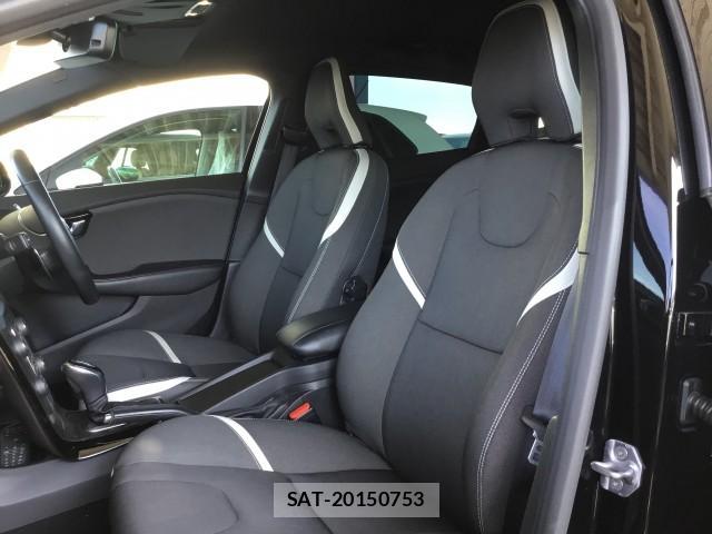 Volvo V40 2019-02 7817835-11