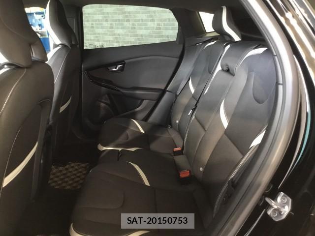 Volvo V40 2019-02 7817835-12