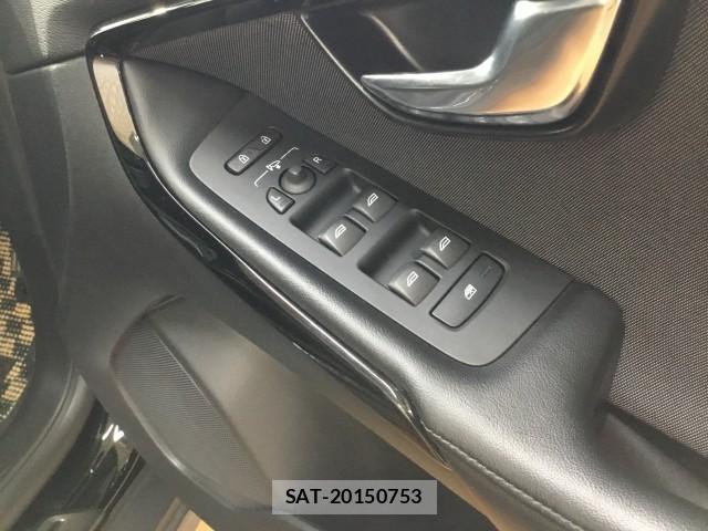 Volvo V40 2019-02 7817835-19