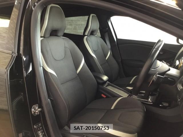 Volvo V40 2019-02 7817835-9