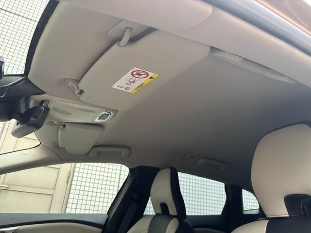 Volvo V40 2015-09 7818174-16