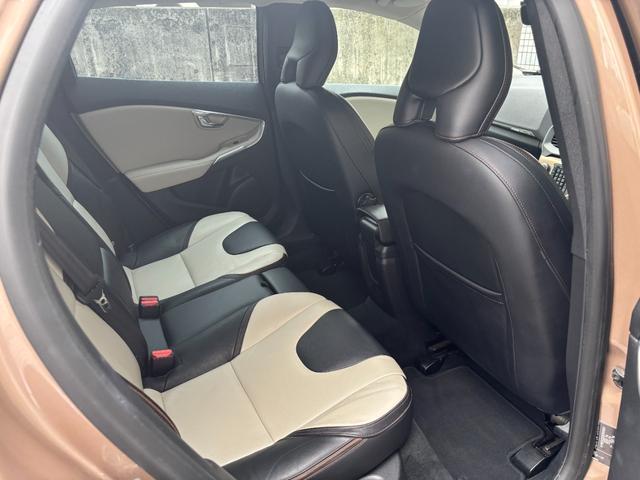 Volvo V40 2015-09 7818174-18