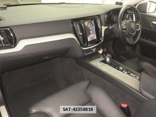 Volvo V60 2021-04 7811715-3