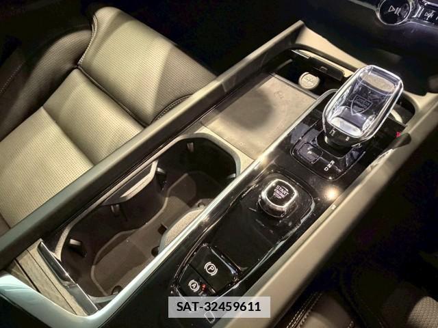 Volvo V60 2025-09 7812248-14