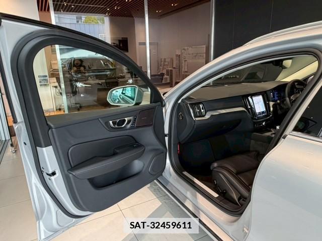 Volvo V60 2025-09 7812248-15