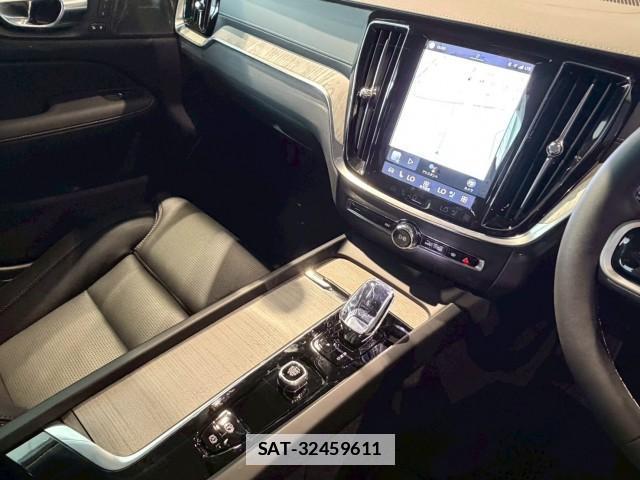 Volvo V60 2025-09 7812248-7