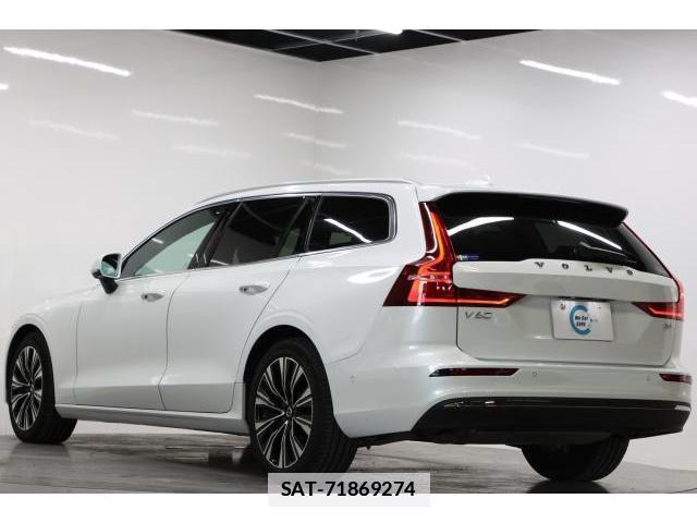 Volvo V60 2022-08 7813722-1