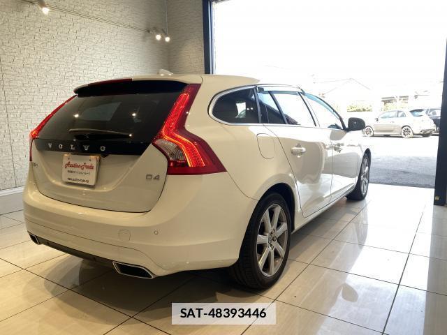 Volvo V60 2015-07 7814645-1