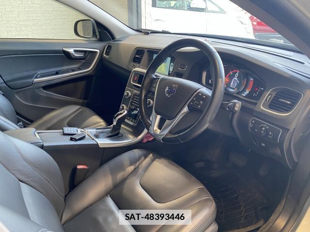 Volvo V60 2015-07 7814645-16