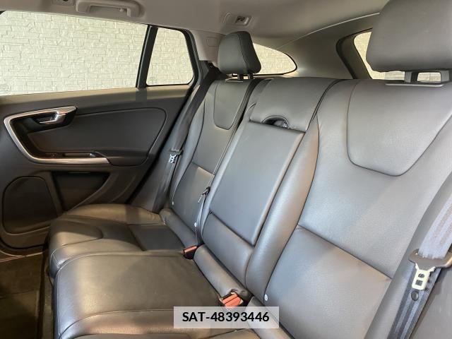 Volvo V60 2015-07 7814645-19