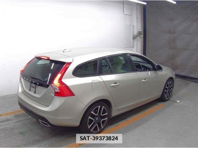 Volvo V60 2017-05 7817277-4