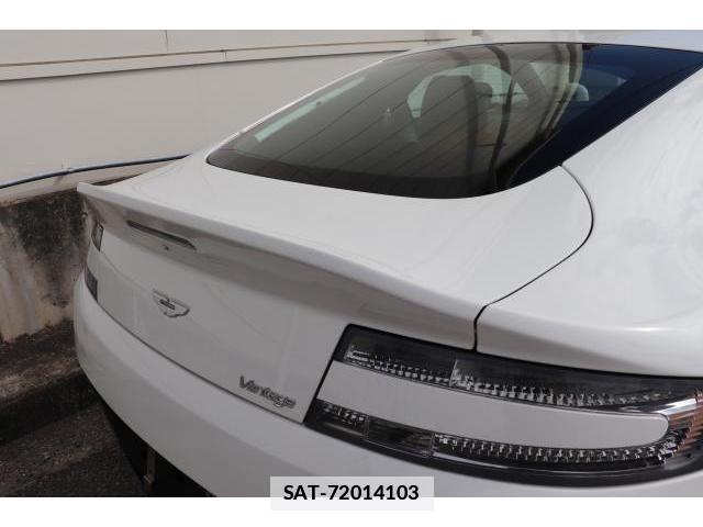 Aston Martin V8 VANTAGE 2015-07 7817192-10