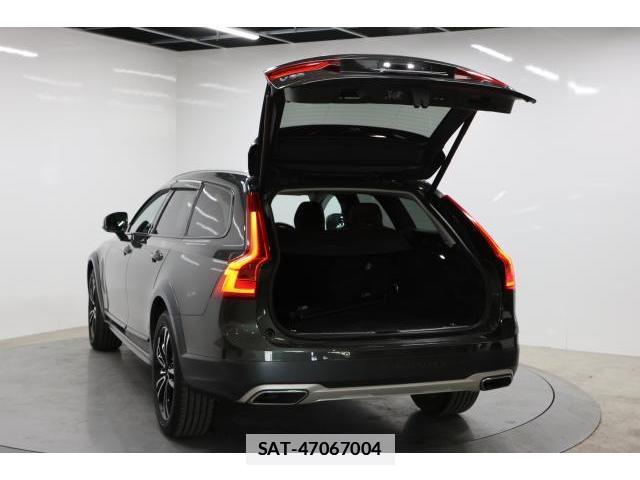 Volvo V90 2020-09 7813727-16