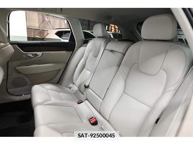 Volvo V90 2022-12 7813741-14