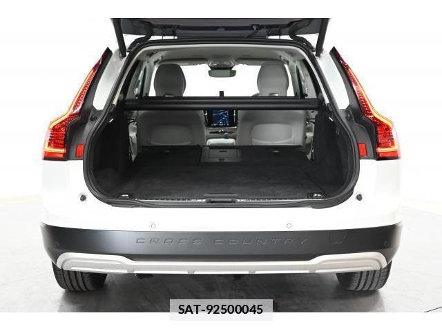 Volvo V90 2022-12 7813741-15