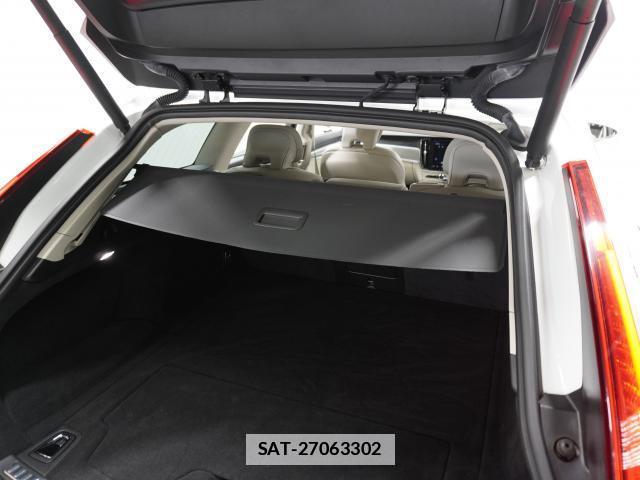 Volvo V90 2019-09 7813743-15