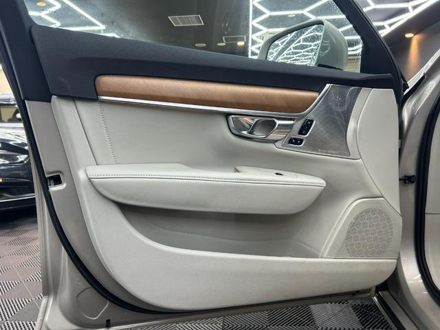 Volvo V90 2017-05 7816913-12