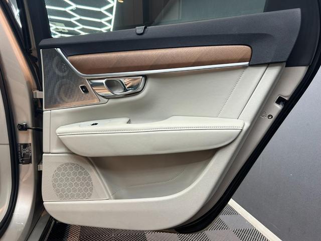 Volvo V90 2017-05 7816913-14
