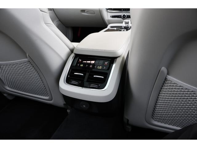 Volvo V90 2021-07 7818672-16