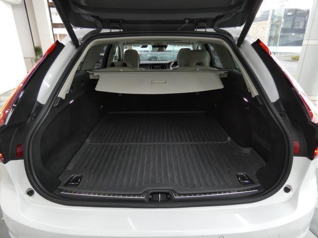 Volvo V90 2021-01 7820236-18