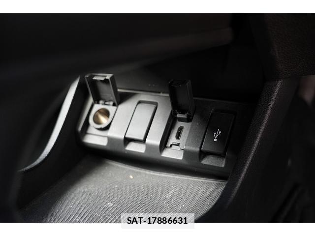 Honda VEZEL 2018-06 7815599-12