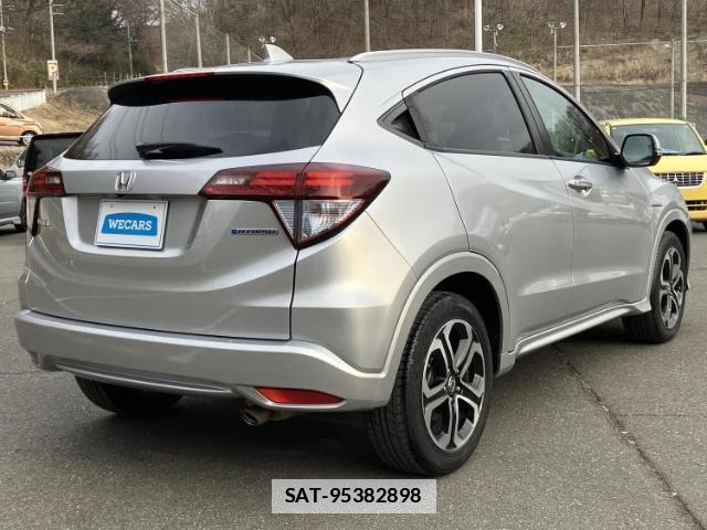 Honda VEZEL 2015-02 7820944-2