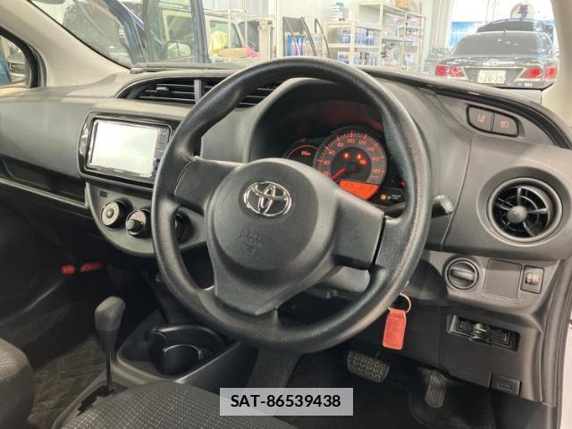 Toyota VITZ 2017-03 7818910-3