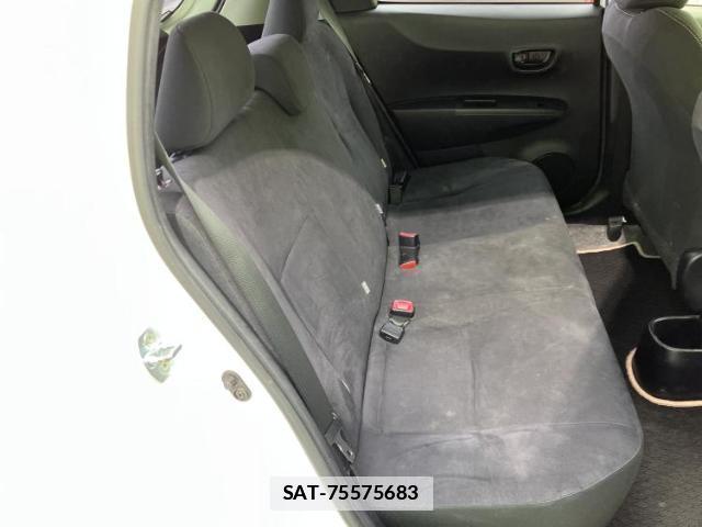 Toyota VITZ 2013-01 7821240-4