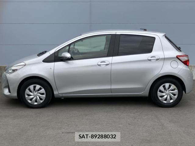 Toyota VITZ 2017-06 7821967-1