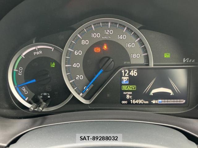 Toyota VITZ 2017-06 7821967-11