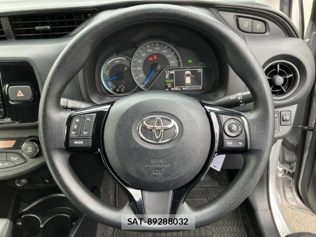 Toyota VITZ 2017-06 7821967-12