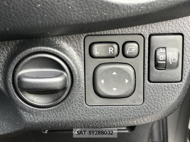 Toyota VITZ 2017-06 7821967-17