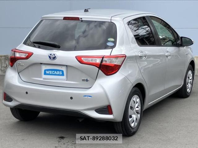 Toyota VITZ 2017-06 7821967-2