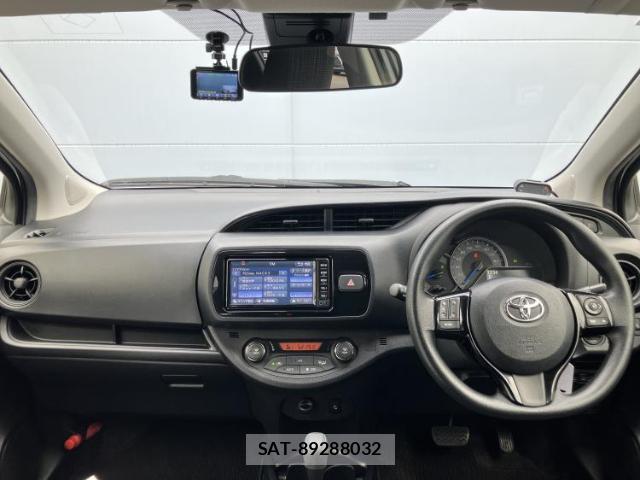 Toyota VITZ 2017-06 7821967-3