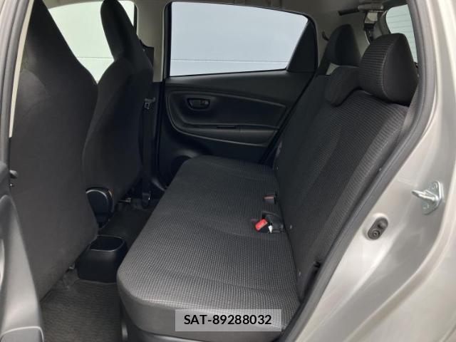 Toyota VITZ 2017-06 7821967-7
